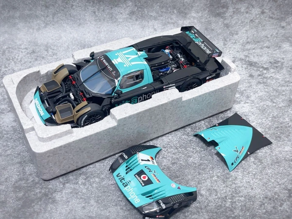 AUTOart 1/18 Maserati MC12 FIA GT1 Championship 2010 Winner #1 Model Car - Image 2 of 4