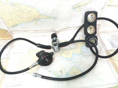 Boaters' Resale Shop of TX 2502 2724.12 AQUA-LUNG TITAN SCUBA REGULATOR & GAUGES