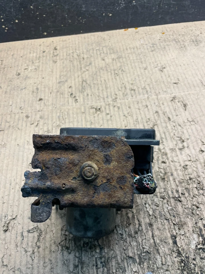 Chevrolet Tahoe Suburban 2009 2014 ABS bomba de freno antibloqueo OEM V6447 DG Foto 3 de 4