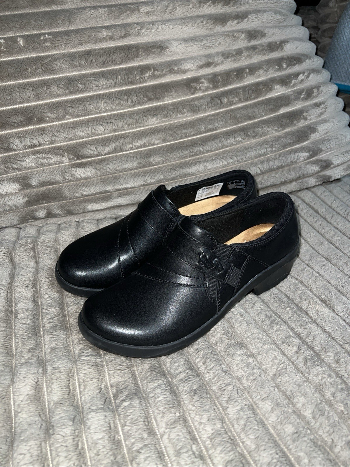 NWOB Clarks Women’s Angie Pearl Slip On Black Leather Loafer Suede Footbed 7