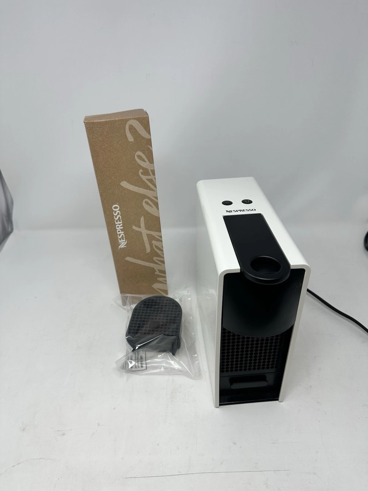 Nespresso C30WH Espresso Machine Essenza Mini Pure White GOOD CONDITION