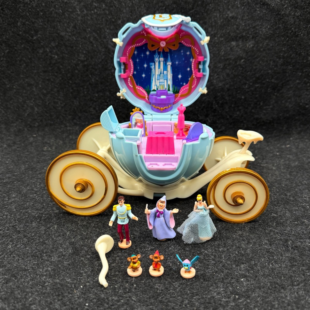 ポーリーポケット シンデレラ馬車 鍵付き 1999年 VTG 1999 Polly Pocket Cinderella Carriage With Figures NO KEY | eBay