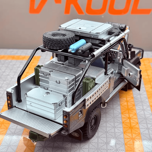 Land Rover Defender 110 Off-Road Edition Alloy Car Model Gray 1:24 - Picture 6 of 7