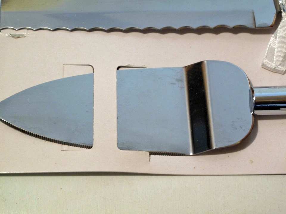 Enesco Precious Moments Sharing Our Joy Together 婚礼蛋糕刀套装未使用。 — 第 4/4 张图片