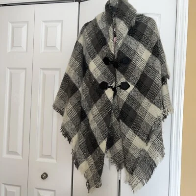 NWT~Juicy Couture Jacket Poncho Cape Gray White Black Plaid ONE SIZE - Image 1 of 4
