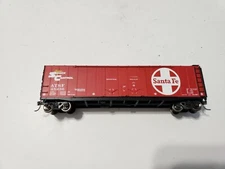 Accurail HO Santa Fe 50' Box Car #48236 w/kadee (missing all stirrup steps)
