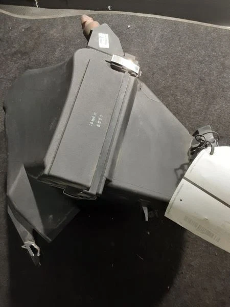 01-02 AUDI ALLROAD AIR CLEANER BOX - Image 4 of 4