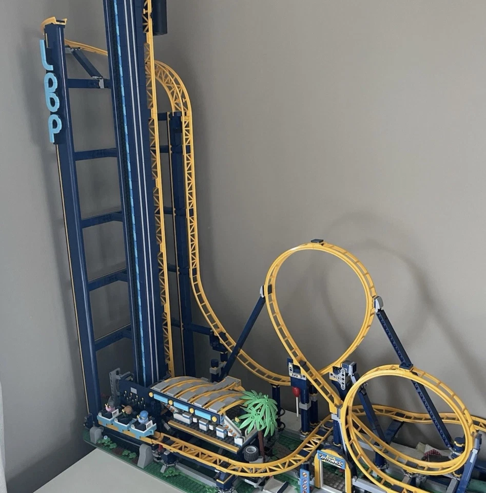 LEGO Icons 10303 Loop Coaster