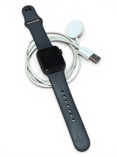 Apple Watch Series 5 Space Gray with Black Sport Band 40mm GPS - Picture 9 of 9