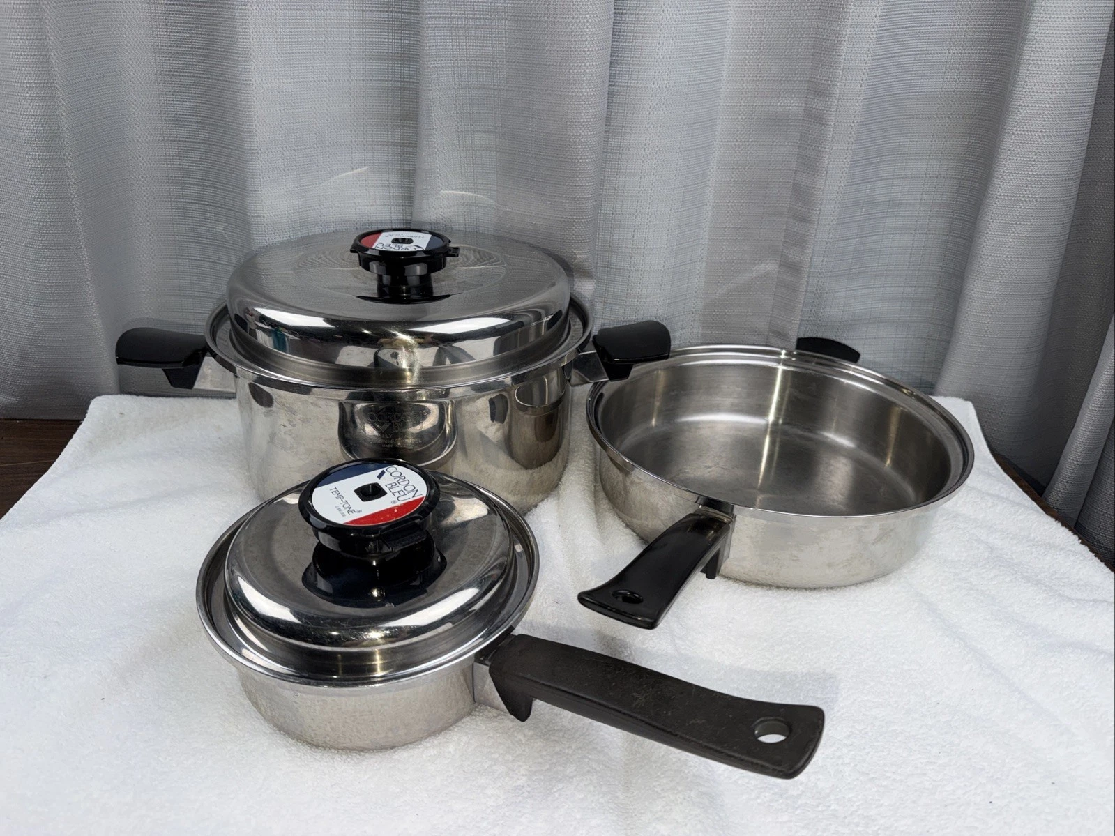 5 Pc~ CORDON BLEU Temp-Tone 7-ply T304 Stainless Steel Frypan, Saucepan And Pot
Opens in a new windo