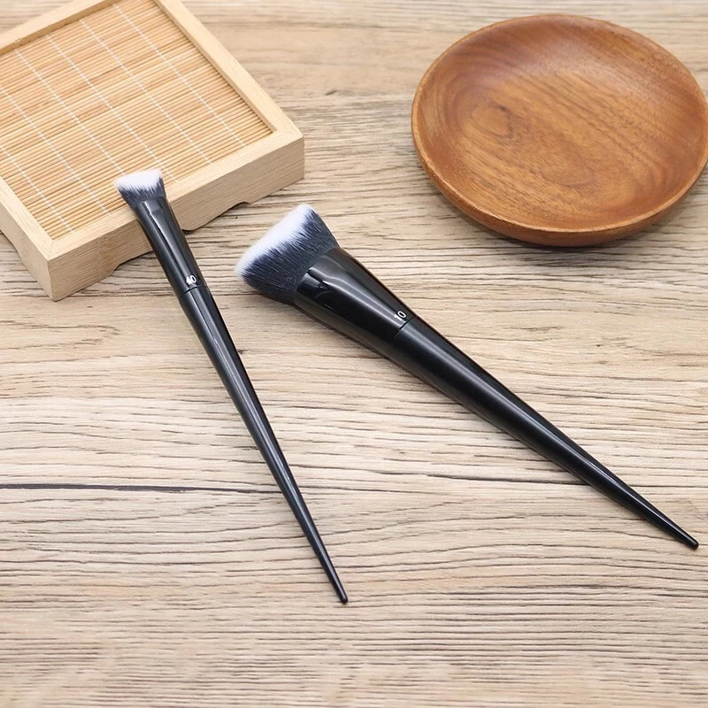 Cepillo base Kat Von D Lock-It Edge #10 + cepillo corrector #40 2 piezas Foto 3 de 4