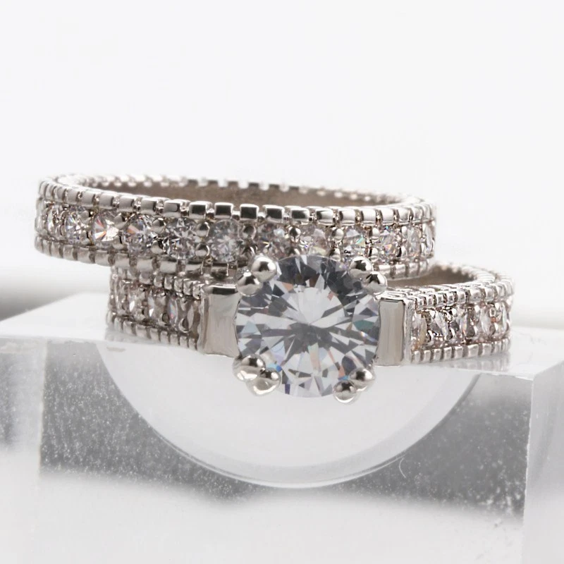 Conjunto de anillos de boda rellenos de oro blanco con circonita cúbica AAA de corte redondo para mujer talla 6-10 Foto 4 de 4