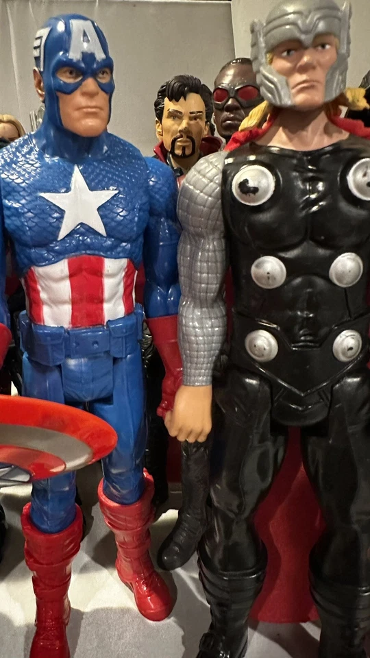 Gran Lote de 20 Figuras de Acción Marvel 12 Pulgadas Iron Man Capitán América Thor Foto 2 de 4