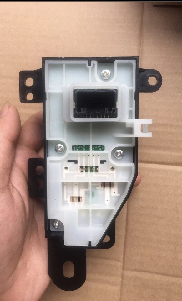 Conjunto de interruptor de freio de estacionamento elétrico Toyota OEM 84390-06060 para 2018-2024Camry - Imagem 3 de 4