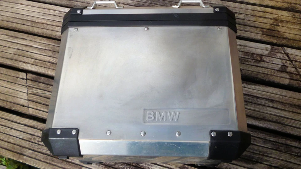 Genuine BMW R1200/1250GS adventure aluminium panniers, right hand exhaust. - Image 2 of 4