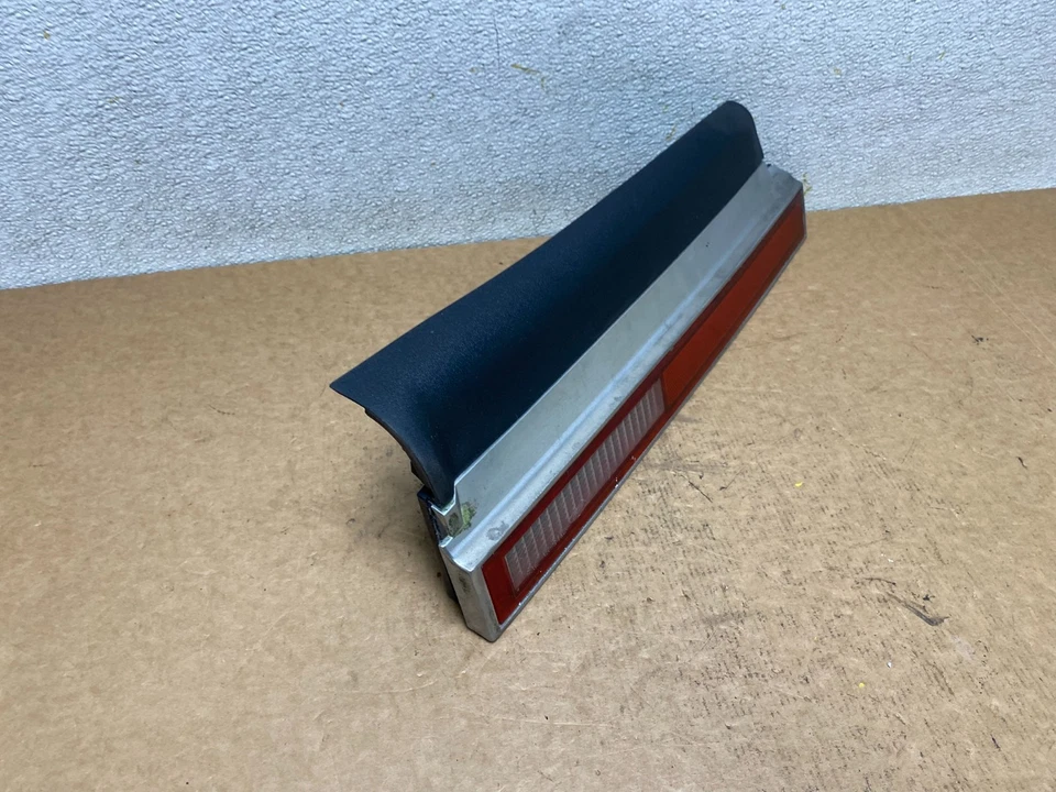 Luz trasera lateral del pasajero derecho Lincoln Mark 7 VII 1984 a 1989 S6863 PS Foto 2 de 4