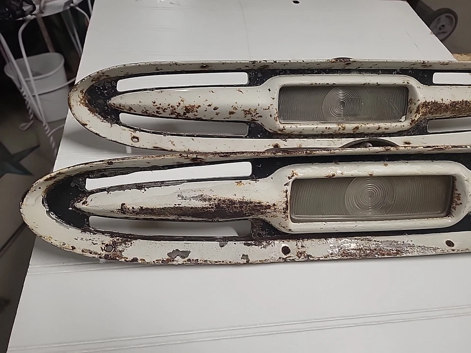 Marcador de giro delantero con marco de metal imprescindible para camioneta Chevy o GMC 1960 Foto 4 de 4