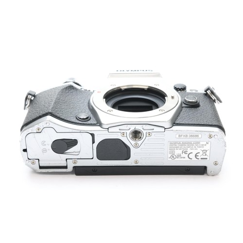 OLYMPUS OM-D E-M5 Mark II Body Silver #535 - Picture 6 of 12