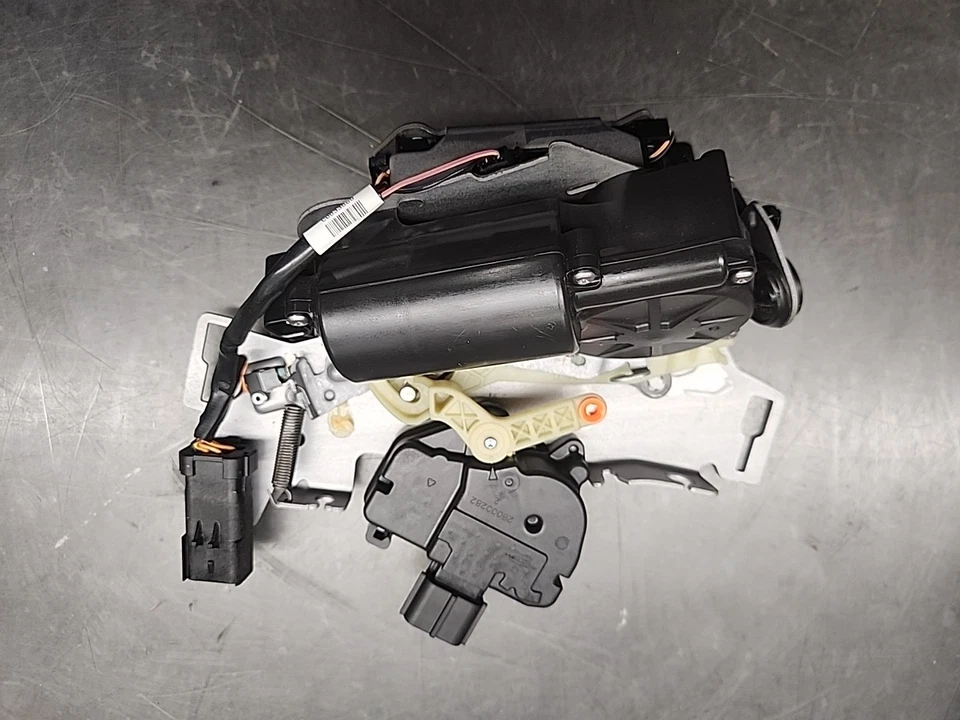 68030379AG PESTILLO MOPAR, PUERTA CORREDERA 08-20 DODGE GRAND CARAVAN lado del conductor Foto 2 de 4