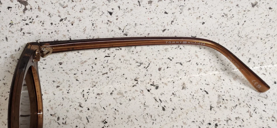 Lentes Tommy Hilfiger "Reese" WP0530 Marrón Montura Usadas Algo de Desgaste Foto 4 de 4