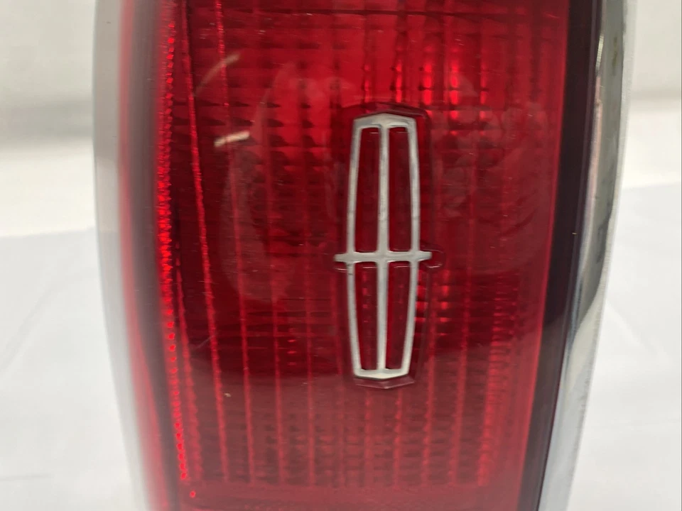 Lincoln Town Car 1994 LH lámpara de luz trasera lateral del conductor OEM Foto 2 de 4