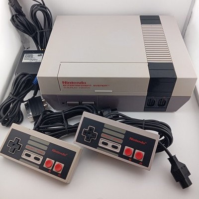 Nintendo NES Konsole mit Kabeln & 2 Controllern NESE 001 Entertainment System