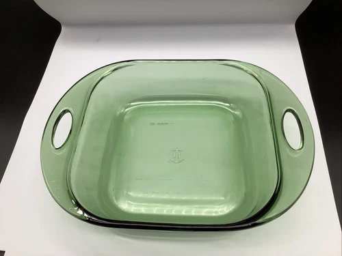 VTG Anchor Hocking Green Glass 8x8 2 qt. Baking Dish with Handles Excellent!