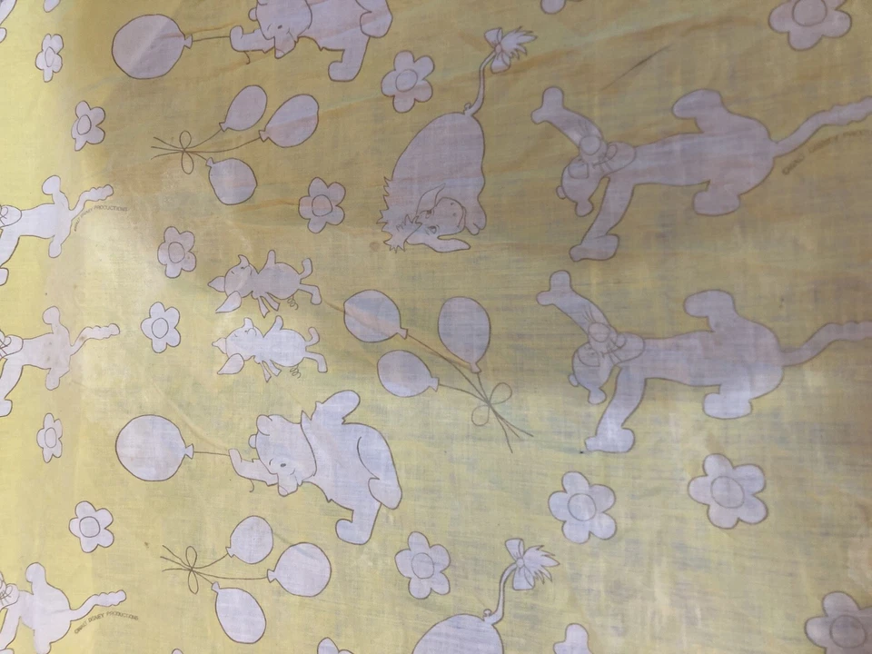 Sábana bajera ajustada Winnie the Pooh personajes amarillos para niños pequeños Disney Sears Foto 3 de 4