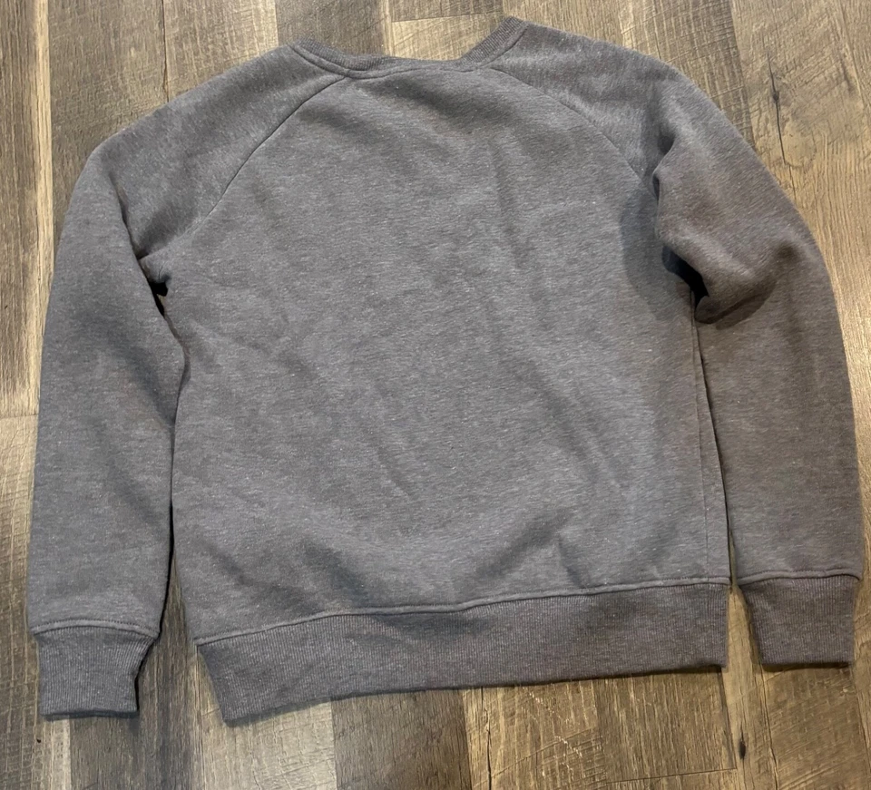 Sudadera gris cuello redondo North Face para mujer talla mediana Foto 2 de 4