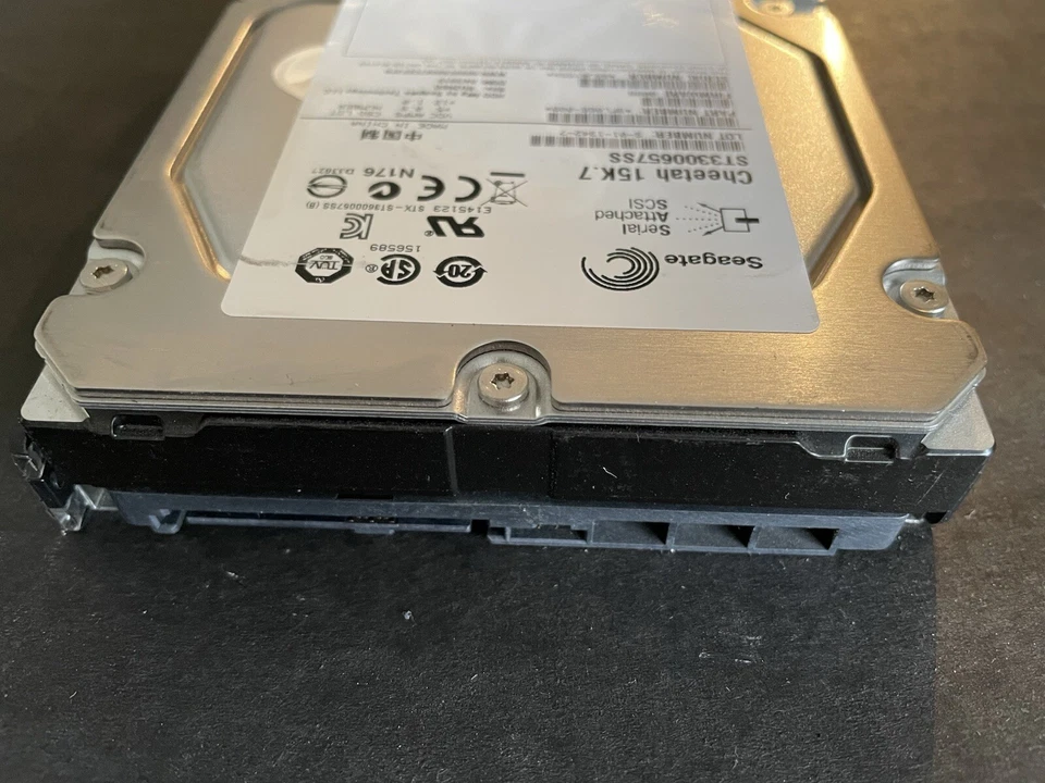 Hard Disk Seagate ST3300657SS - 300 GB SAS - Modello Cheetah 15K.7 Drive Server - Immagine 4 di 4