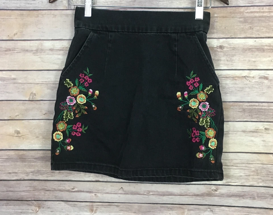 Falda Topshop MOTO Bordada Limpia Línea A (Talla: 2) Foto 2 de 4