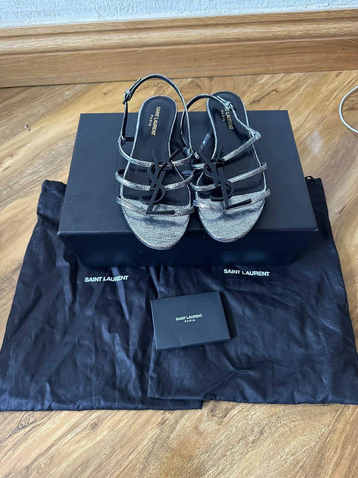 SAINT LAURENT SANDALI BASSI IN SCATOLA YSL CASSANDRA PELLE METALLIZZATA ARGENTO MISURA 39 6