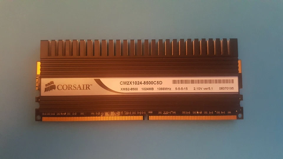 CORSAIR DOMINATOR 2GB 2 X 1GB CM2X1024-8500C5D XMS2-8500 1066MHz 5-5-5-15 - Photo 3/4