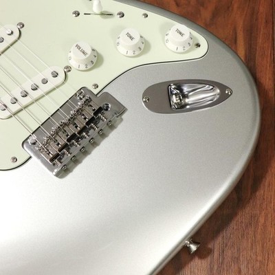 Fender made in Japan FSR Hybrid II Stratocaster Inca Silver with