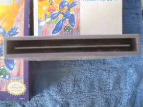 Mega Man 4 Nintendo NES System Complete In Box With Manual And Game Protector