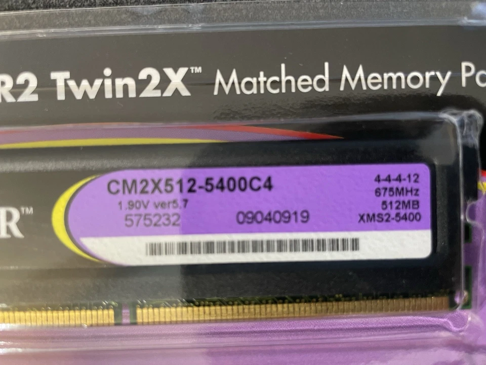 Corsair 1 GB DDR2 Twin 2X 675 MHz DDR2 SDRAM Memory (Twin2 CM2x512-5400C4 G) - Image 2 of 3