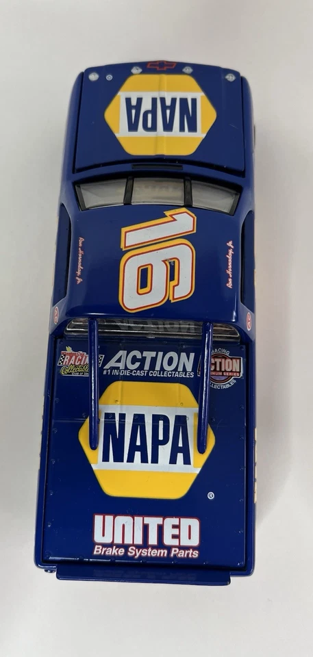 Camión de carreras Ron Hornaday Jr. #16 NAPA azul edición limitada escala 1:24 de acción Foto 3 de 4