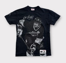 Wayne Gretzky Signs New Long-Term Autograph Deal with Upper Deck 23