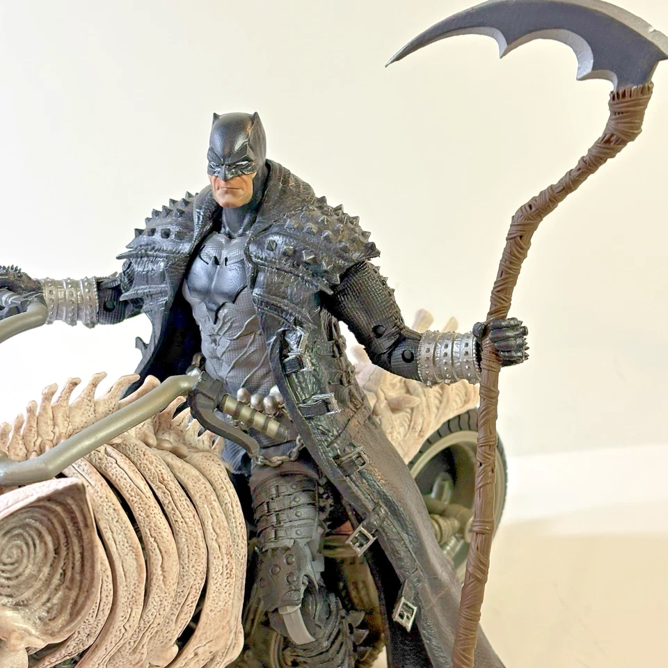 DC Multiverse ~ 7 polegadas death metal batman com BATCYCLE BONE BIKE ~ McFarlane - Imagem 3 de 4