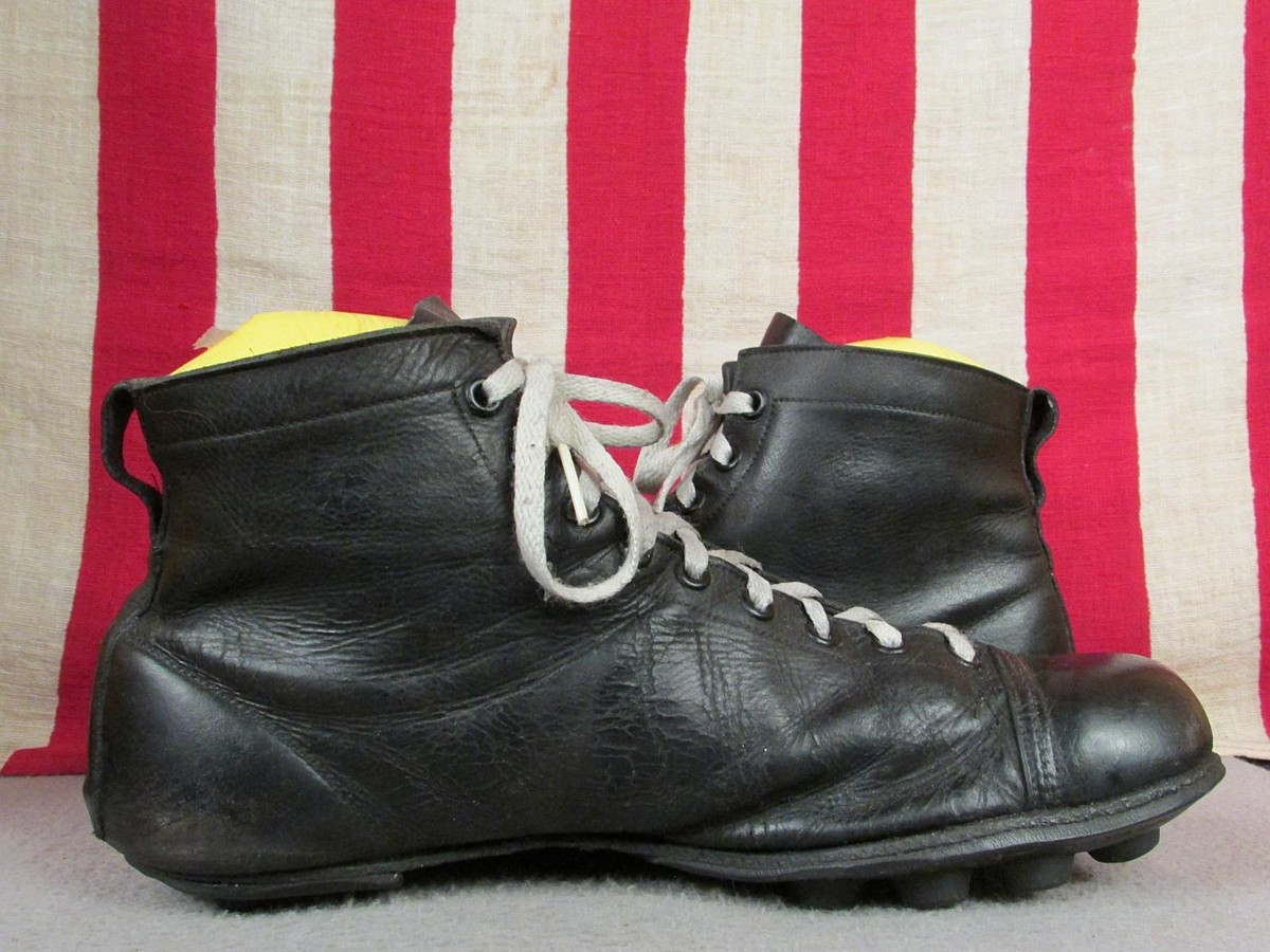 Chaussures De Football Vintage Années 30 Marque The Cert - Modèle Original, état Porté, Origine Angleterre