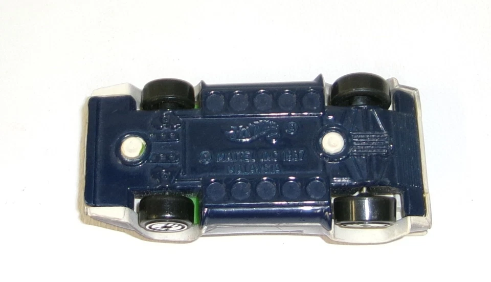 Lamborghini Countach 1987 Hot Wheels gris cambio de color verde Snake Reveal Foto 4 de 4