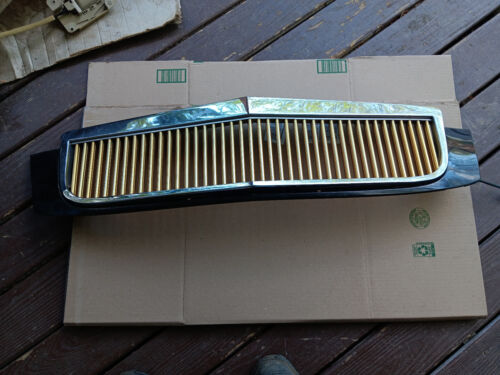 2000 - 2005 CADILLAC DEVILLE GRILLE GOLD - Picture 1 of 2