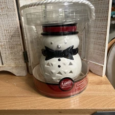 (#33A).  Yankee Candle Snowman With 4 Sparkling Cinnamon Tea Light Candles (New)