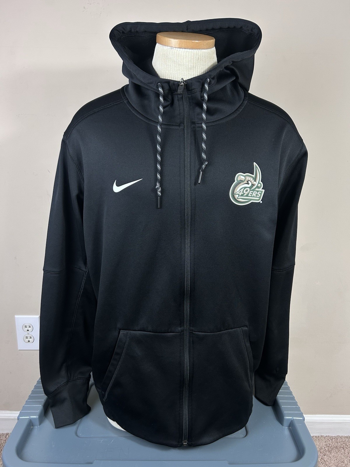 SACAI X NIKE Giacca Nike UNC Charlotte 49ers nera con cappuccio e zip intera da uomo taglia large usata in ottime condizioni