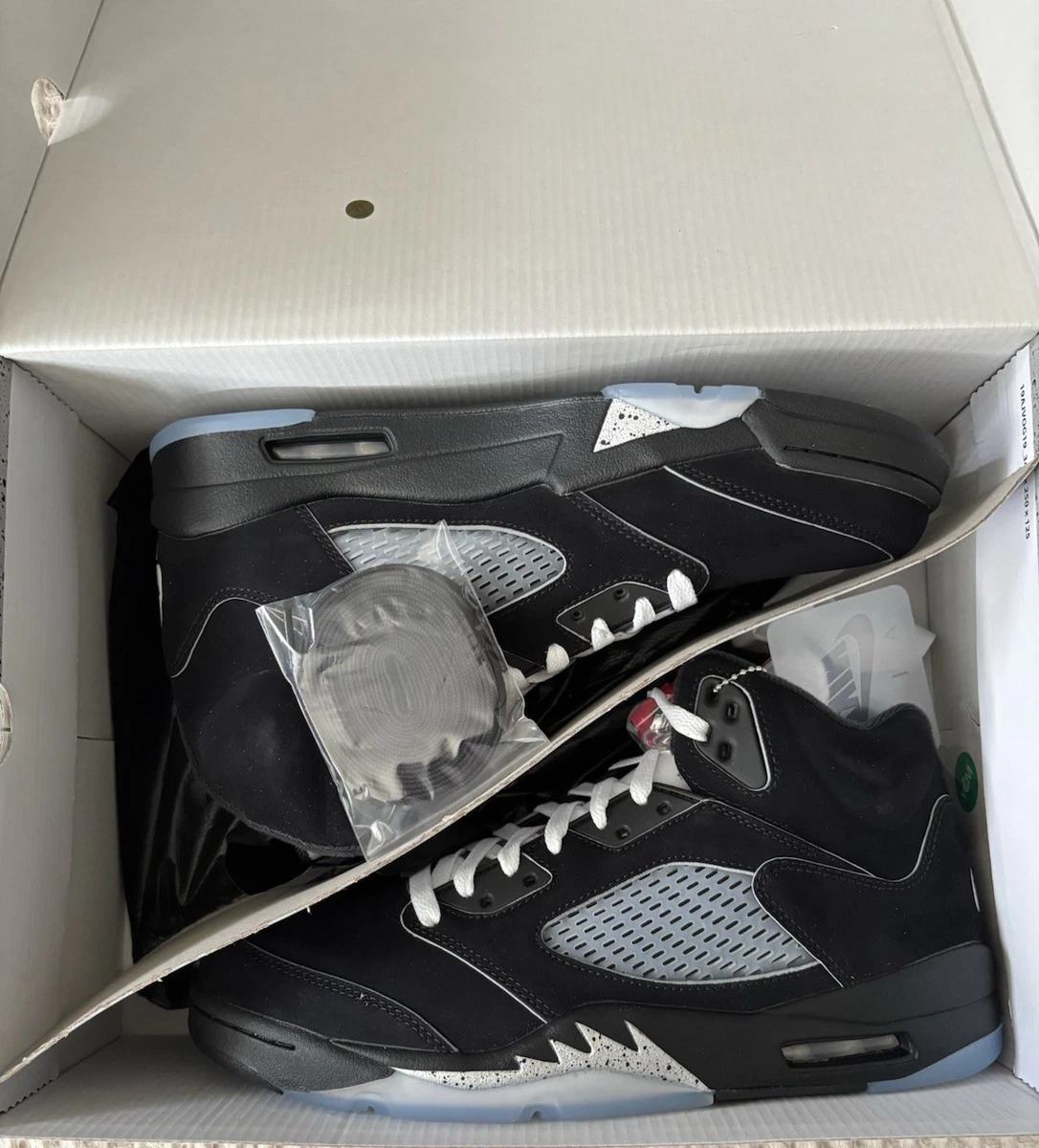 Preços baixos em Jordan 5 Retro OG Black Metallic Reimagined | eBay