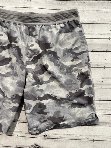 Fabletics Mens The Fundamental Short Sz S Grey Camo Stretch Gym Workout 7” Lined - Picture 4 of 19