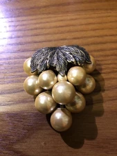 Vintage Faux Pearl Scarf Clip With Grape Leaves - White Wine Grapes
