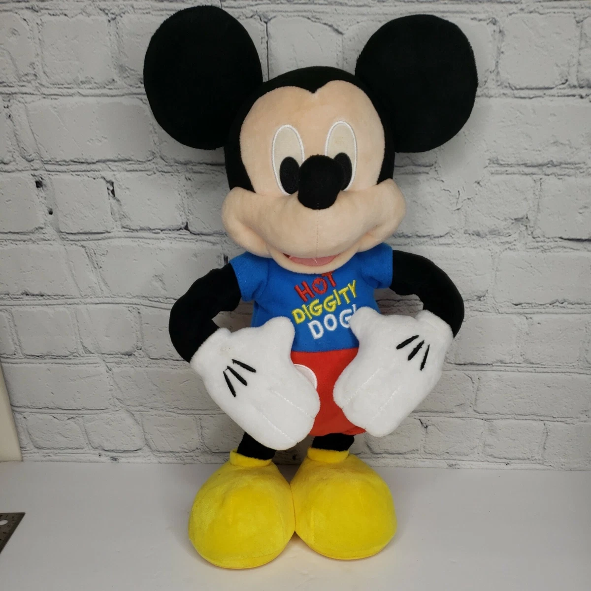 Hot diggity top dancing mickey