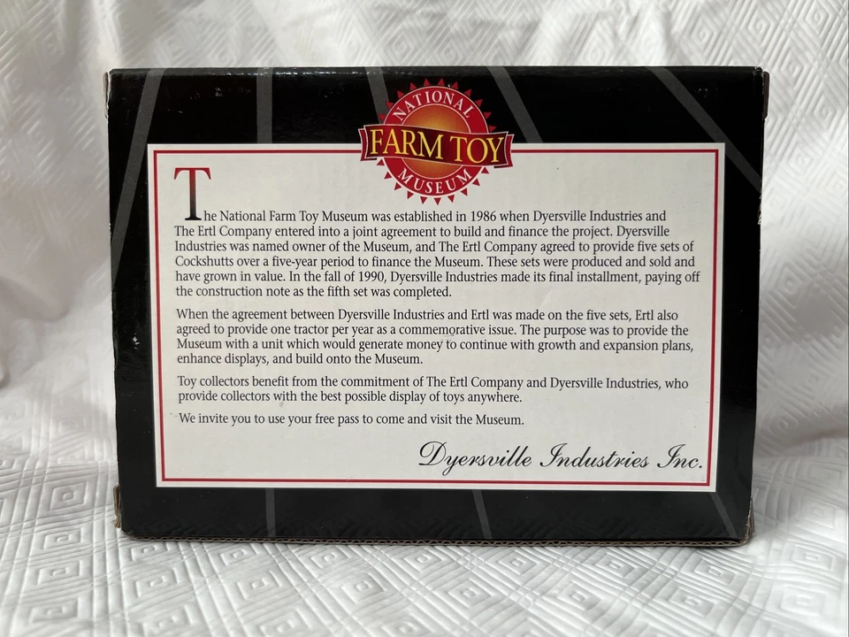 ERTL Farmall 806 Pedal Tractor Replica 1/8 Scale Farm Toy Museum Series 3 - Image 2 of 4