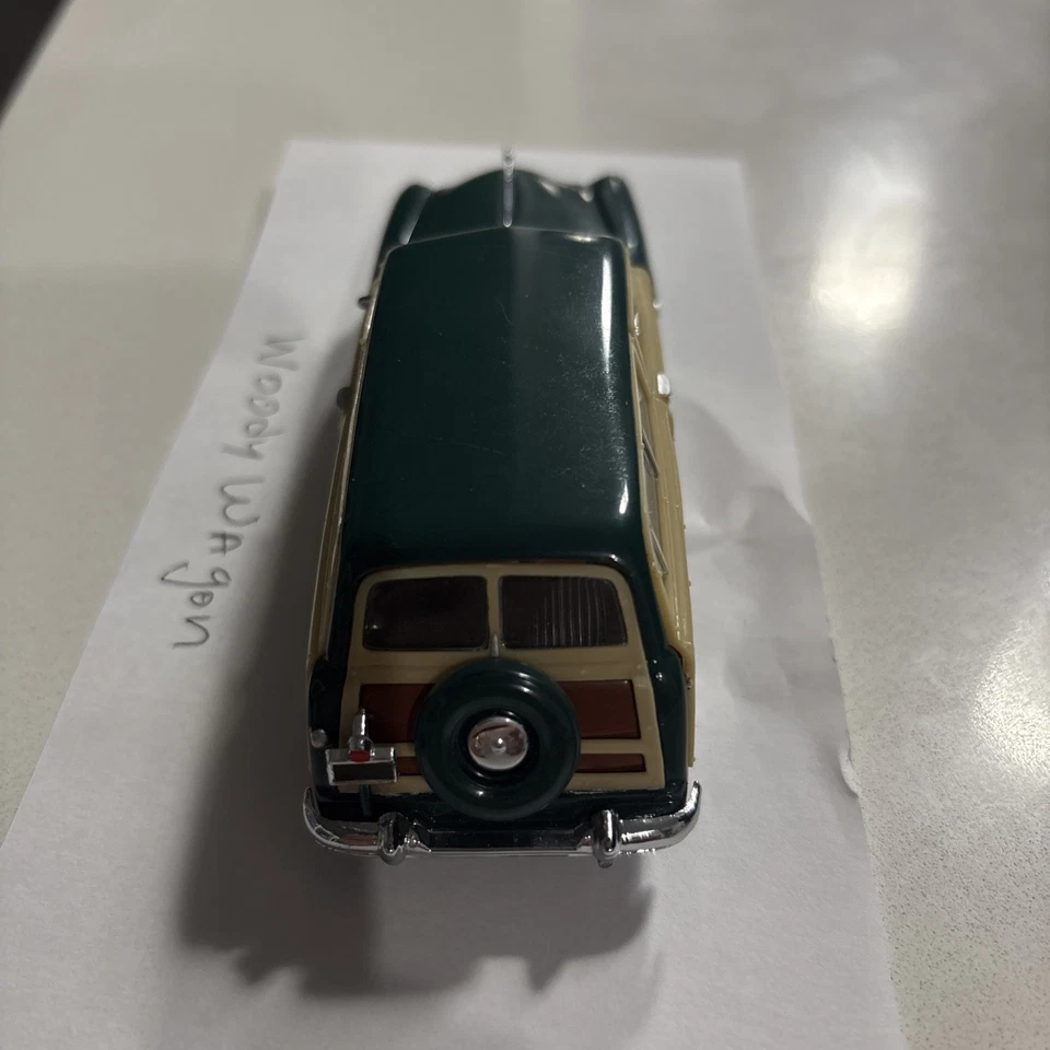 Franklin Mint 1:43 Diecast 1950 Ford Woody Wagon Dark Green Wood Panels no box - Image 3 of 4